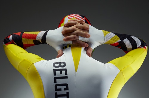 Image of a female speedskater. She wears a speedskating outfit for the Olympic winter games in PyeongChang that was design by Studio WillemsPeeters.