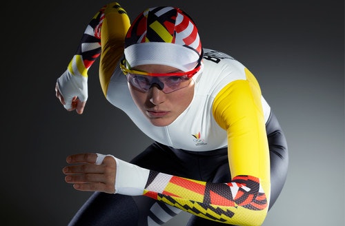 Image of a female speedskater. She wears a speedskating outfit for the Olympic winter games in PyeongChang that was design by Studio WillemsPeeters.