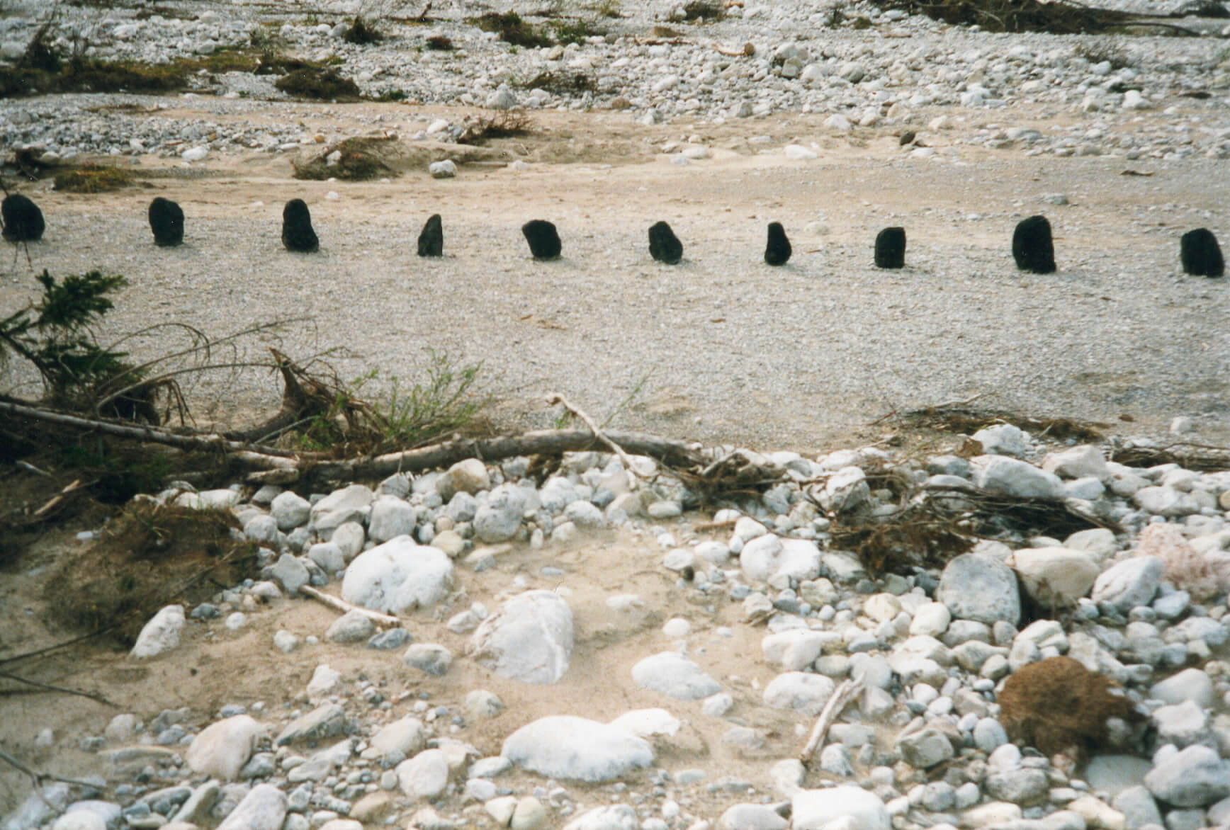 Die Schwarzen Steine in einer Reihe