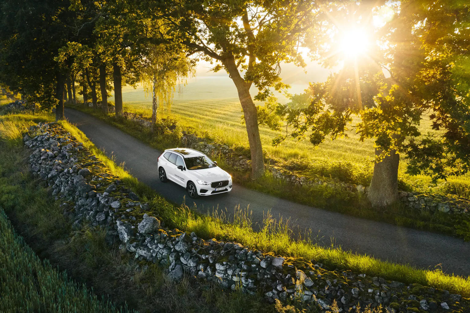 Volvo XC60 i solnedgång