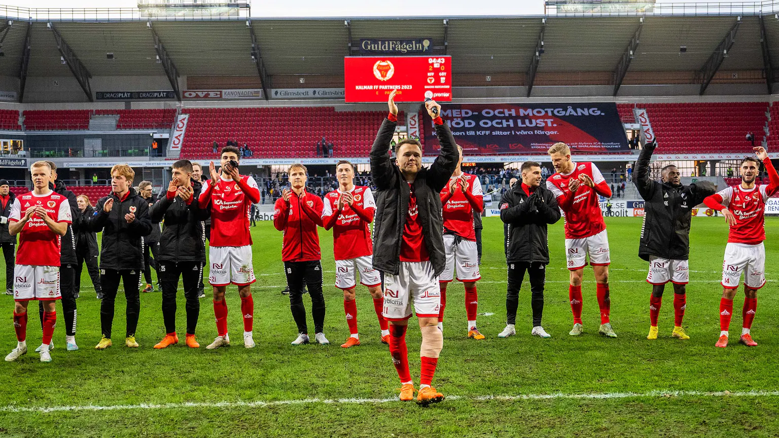 Simon Skrabb tackar klacken