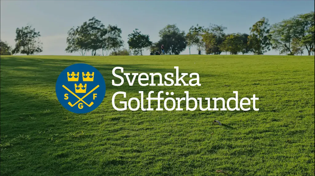 Svenska golfförbundets logotyp med grön golfmiljö i bakgrunden