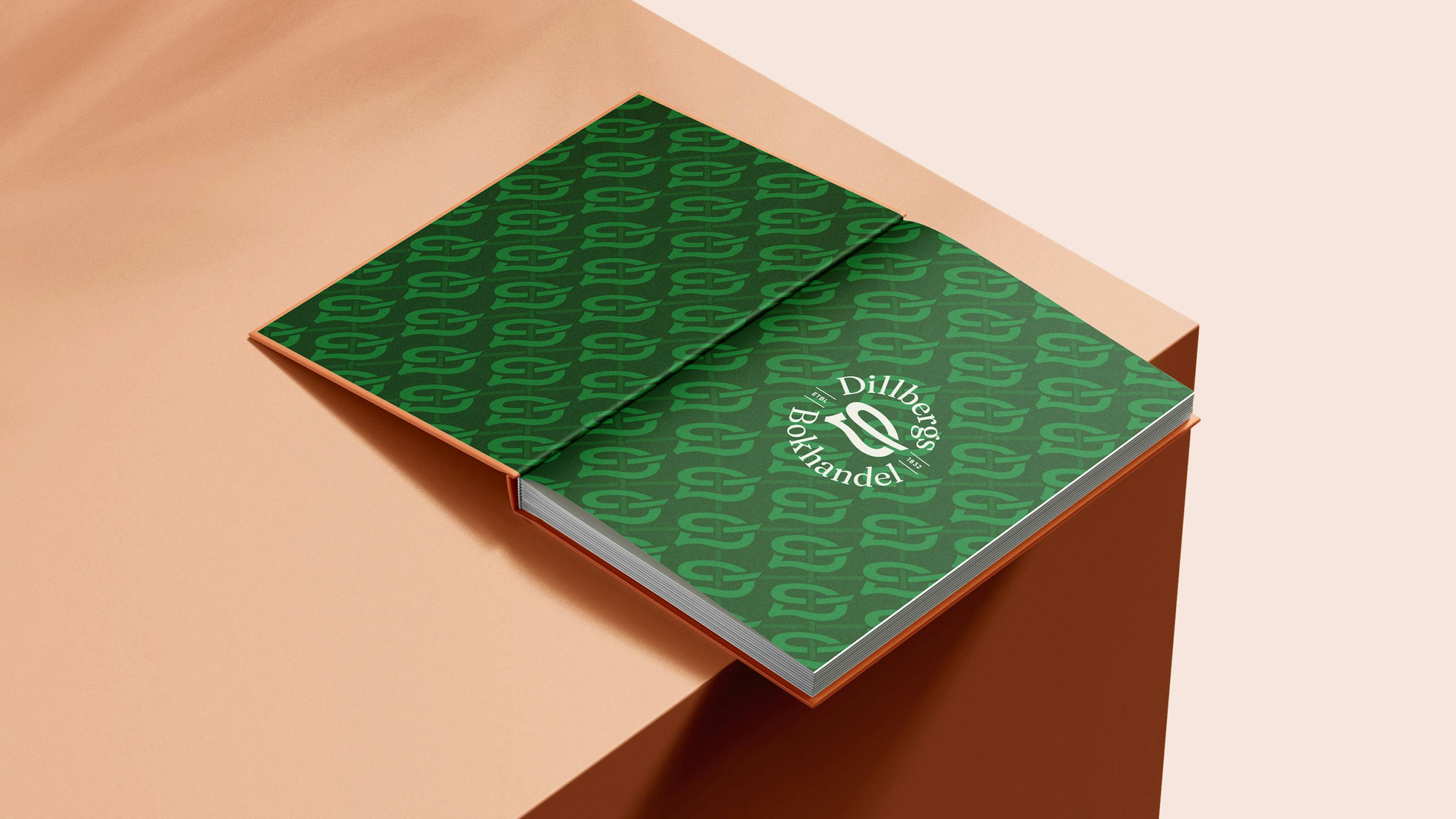 Dillbergs logotyp och mönster i en bok