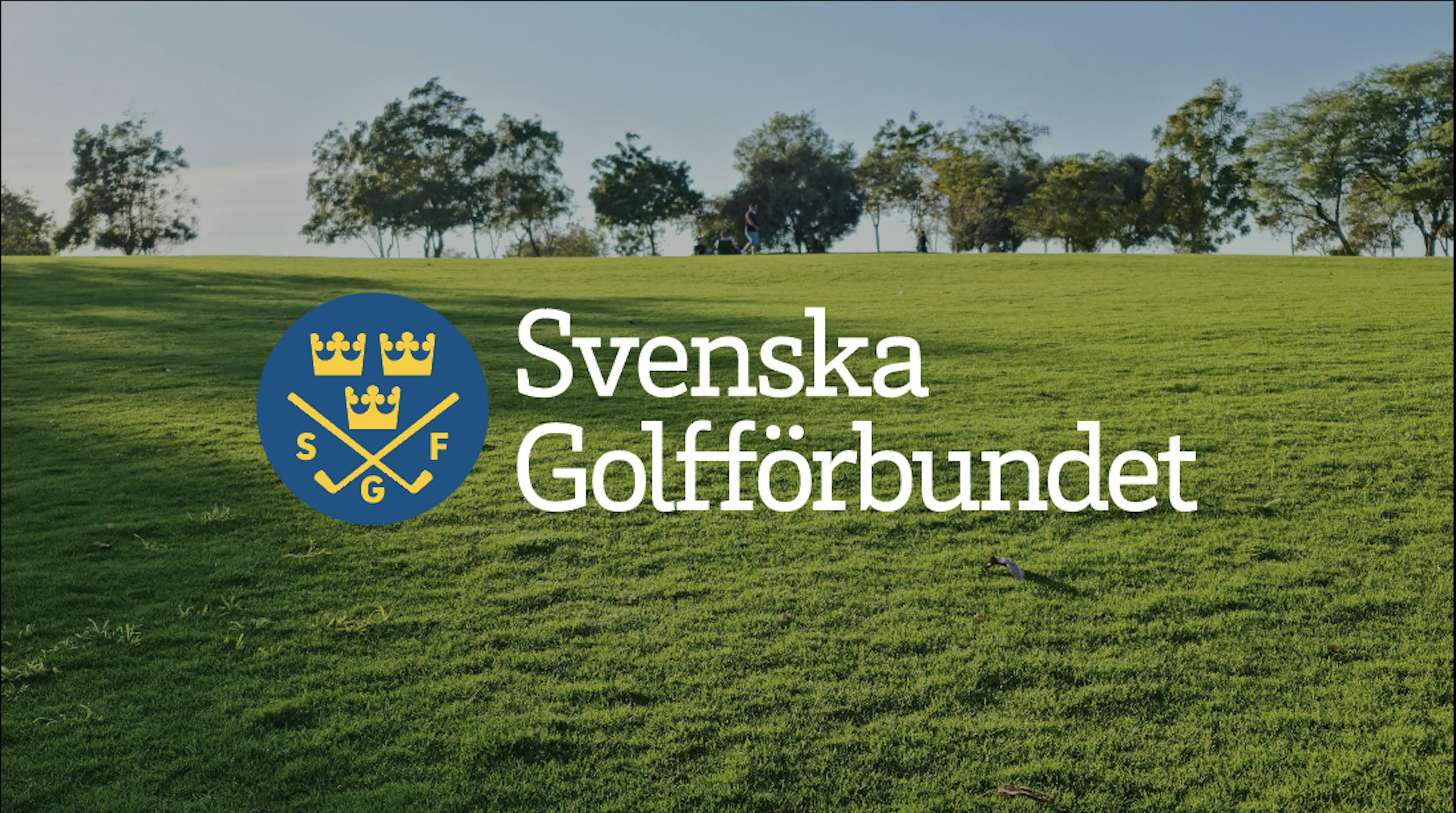 Svenska golfförbundets logotyp med golfbana i bakgrunden