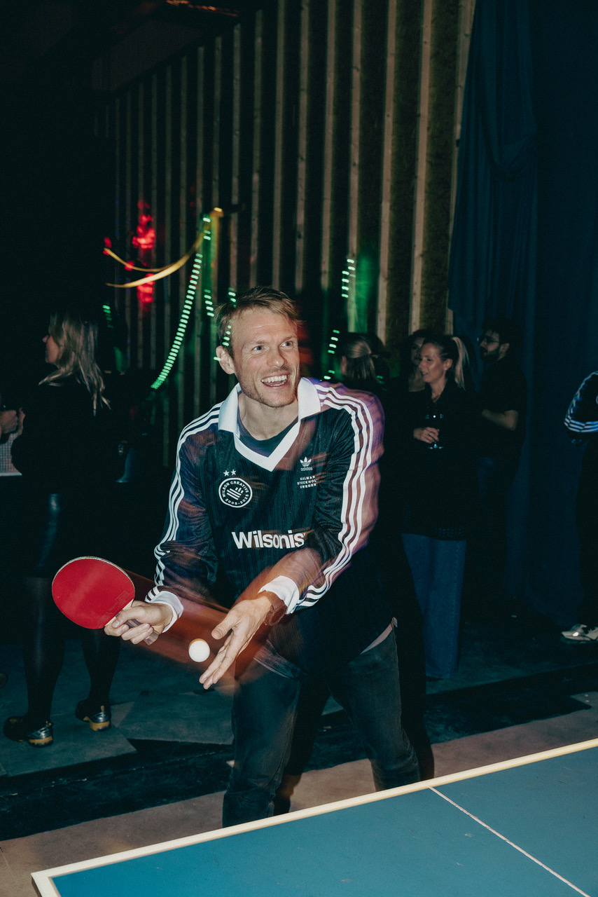 Victor Pettersson spelar rundpingis