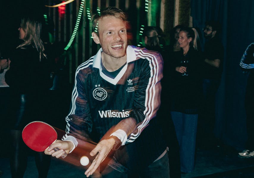 Victor Pettersson spelar rundpingis