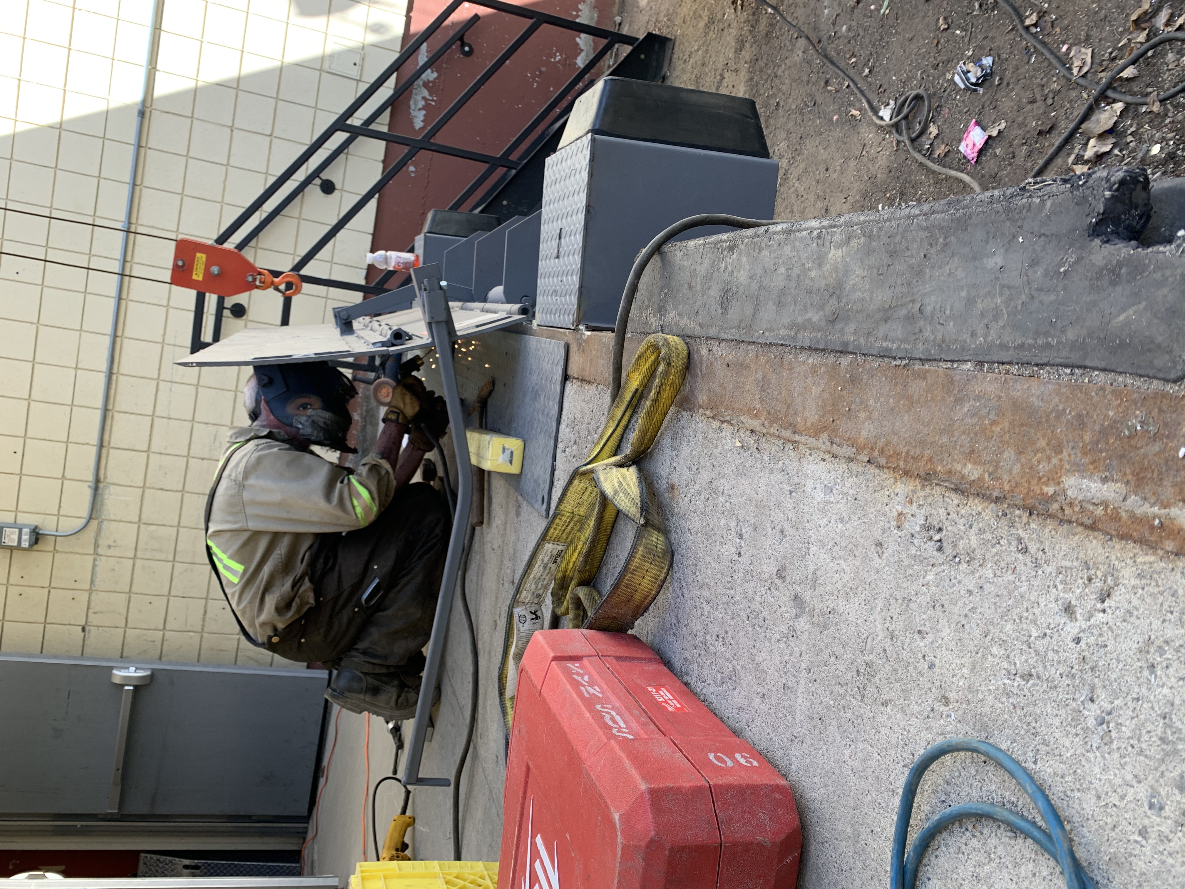 Welding a edge of dock-leveler