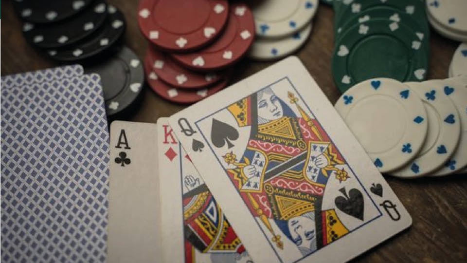 Que diferencia el Poker del Omaha