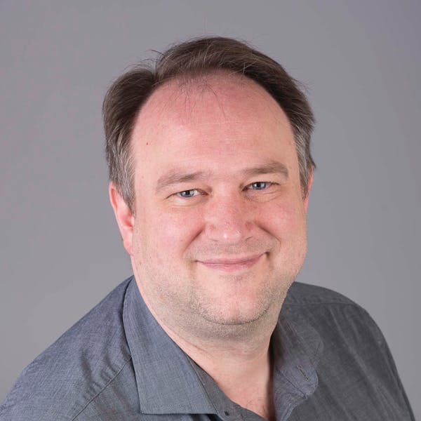 Headshot of Scott