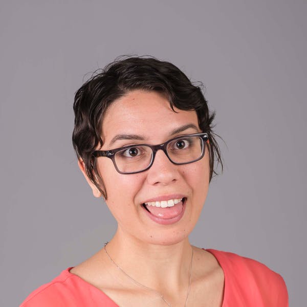 Alternate headshot of Lizzy