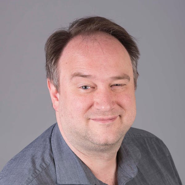 Alternate headshot of Scott