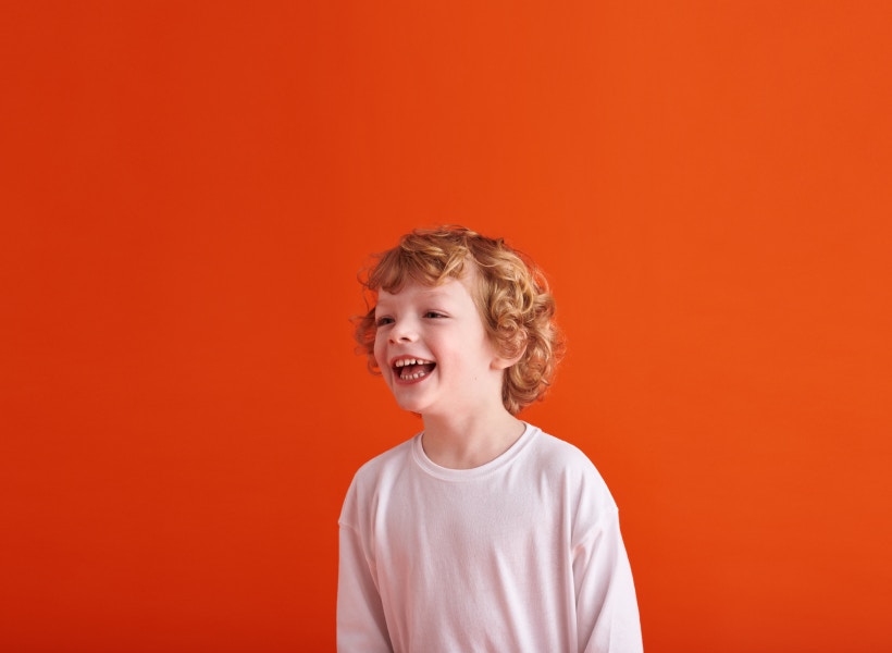 red background with child smiling