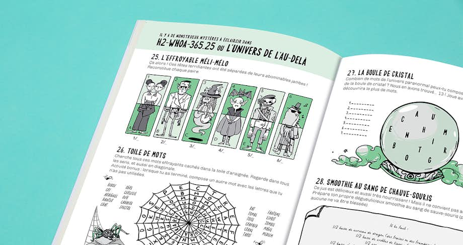 Pages du livre ouvert montrants le jeu de l'effroyable méli-mélo et la boule de cristal