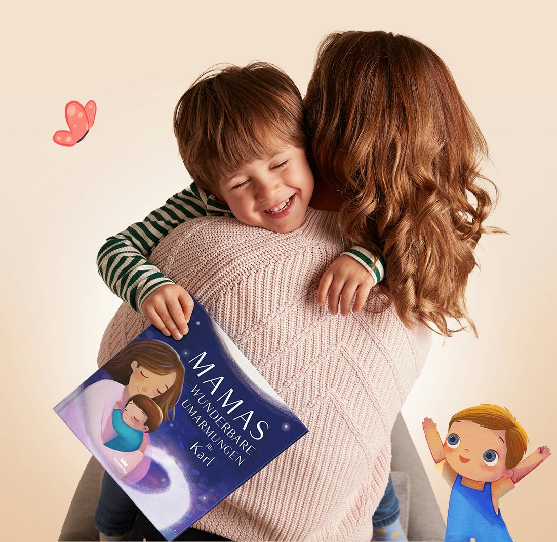 Eine Mutter umarmt ihren Sohn mit dem Buch in der Hand