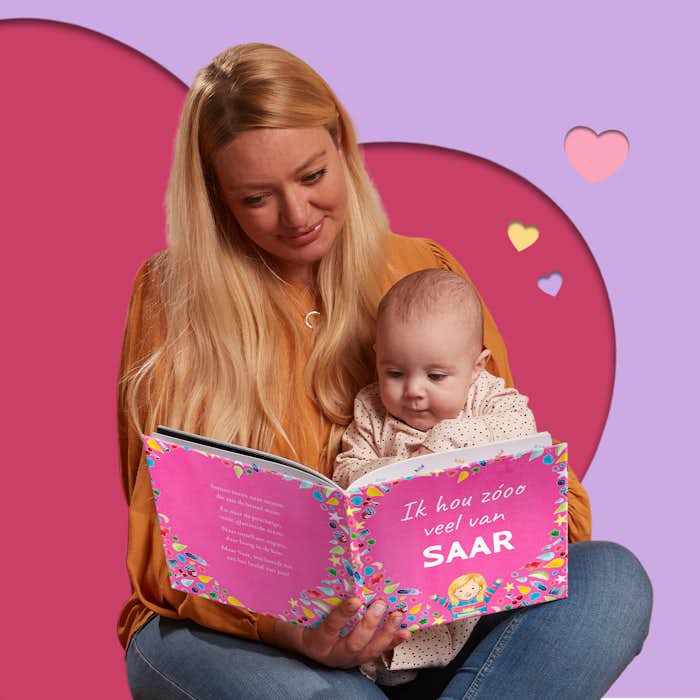 mama leest kind voor