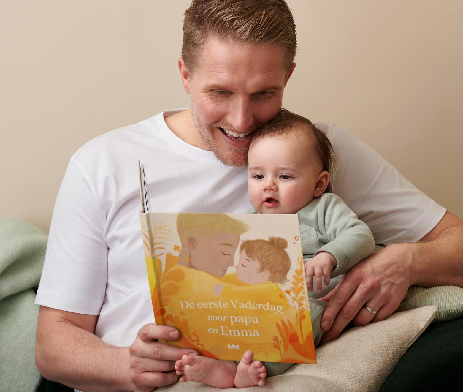 Vier papa met een boek speciaal over hem