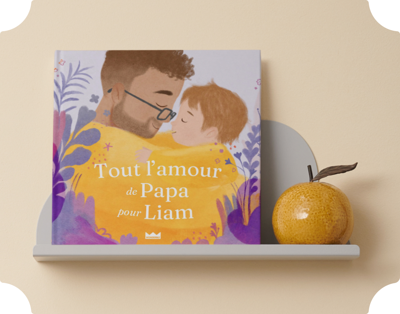 Une couverture de livre personnalisée sur une étagère