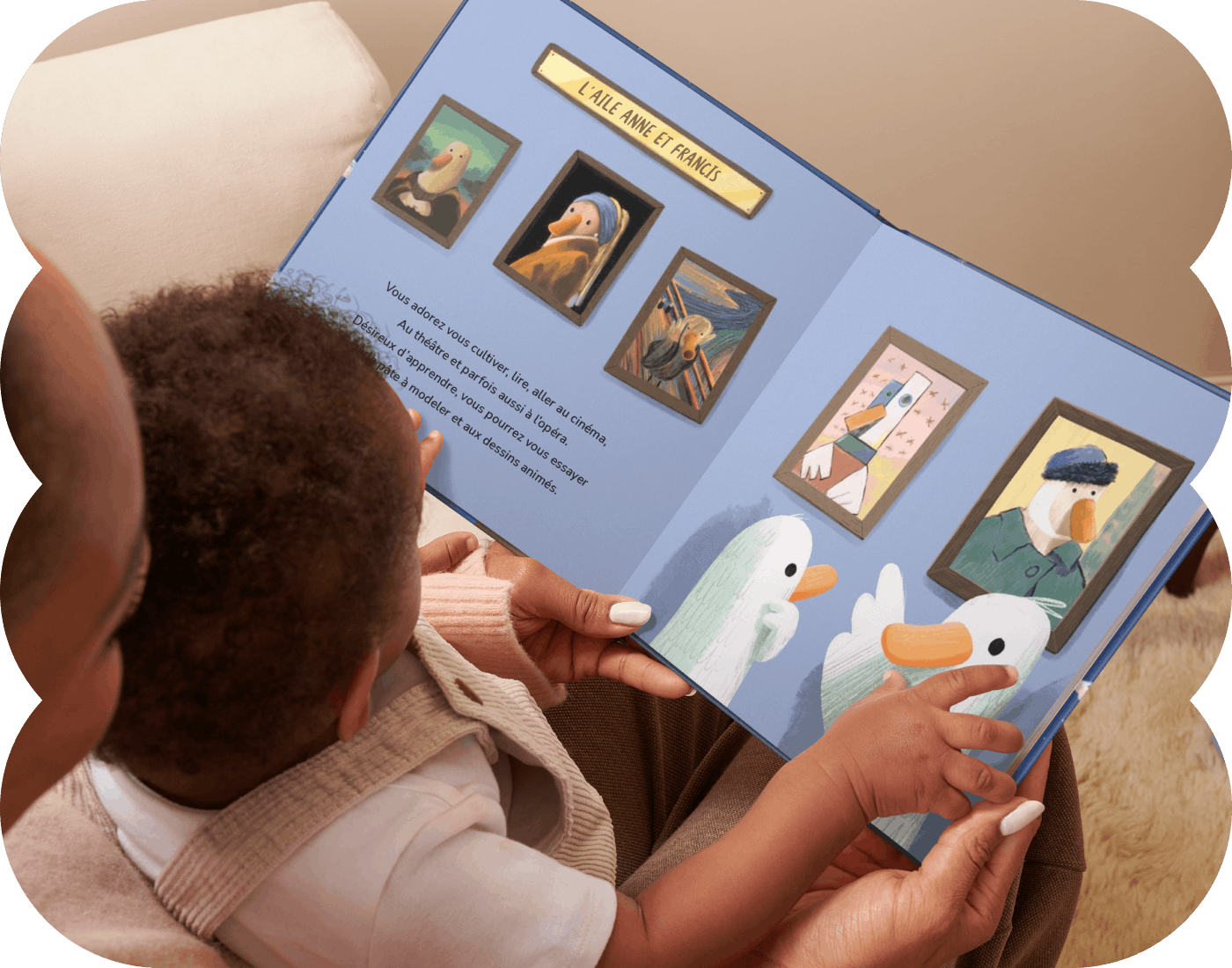 Une/un enfant et sa mère lisant le livre personnalisé