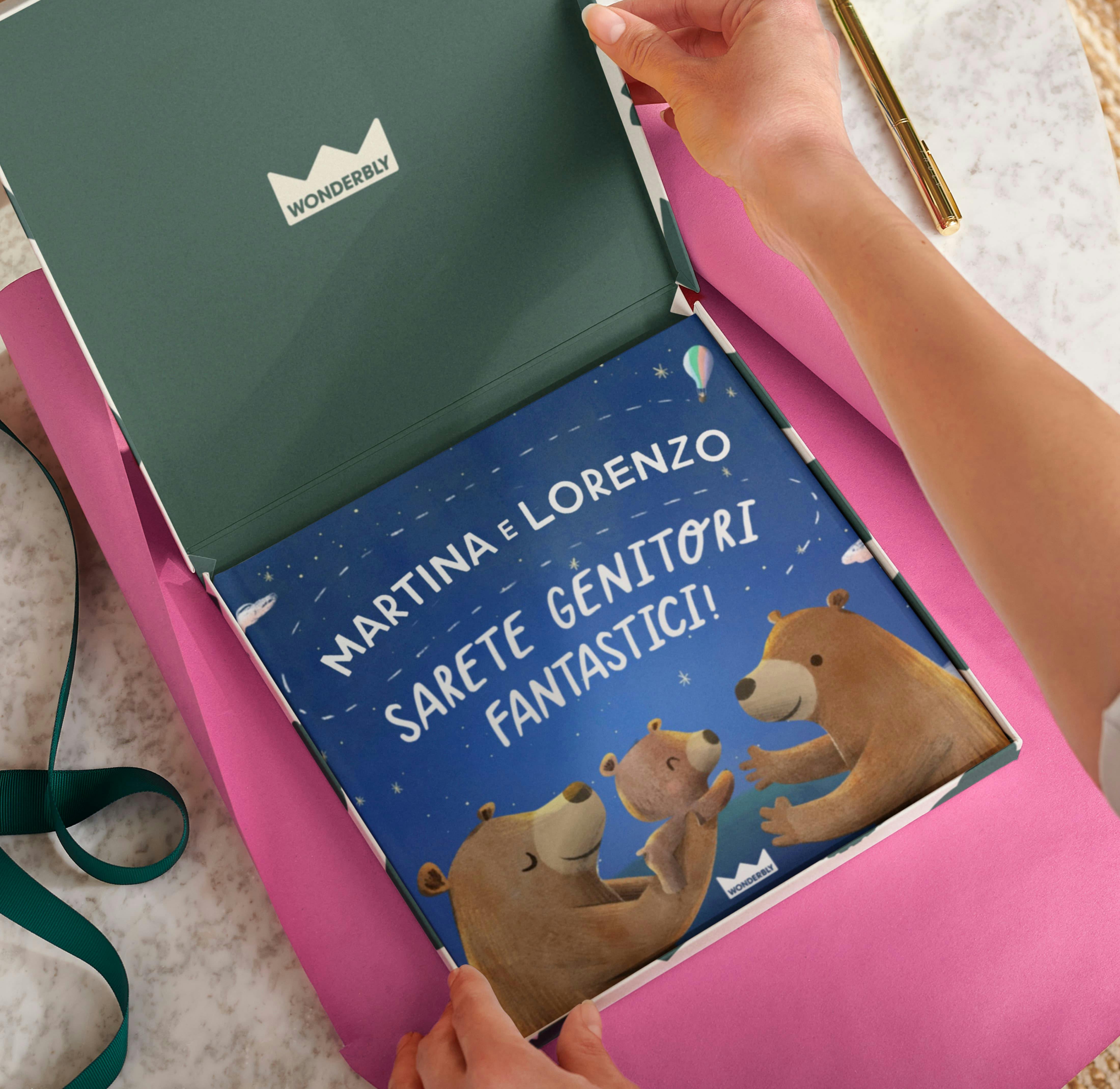 Una persona legge un libro personalizzato