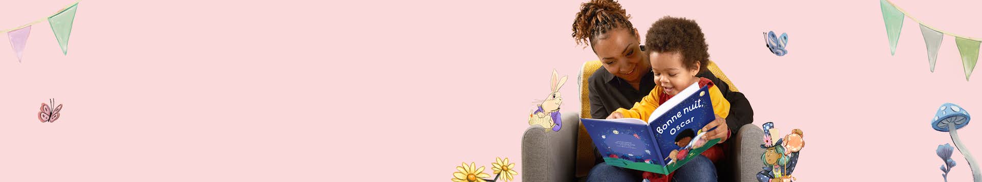 mère et enfant lisant un livre