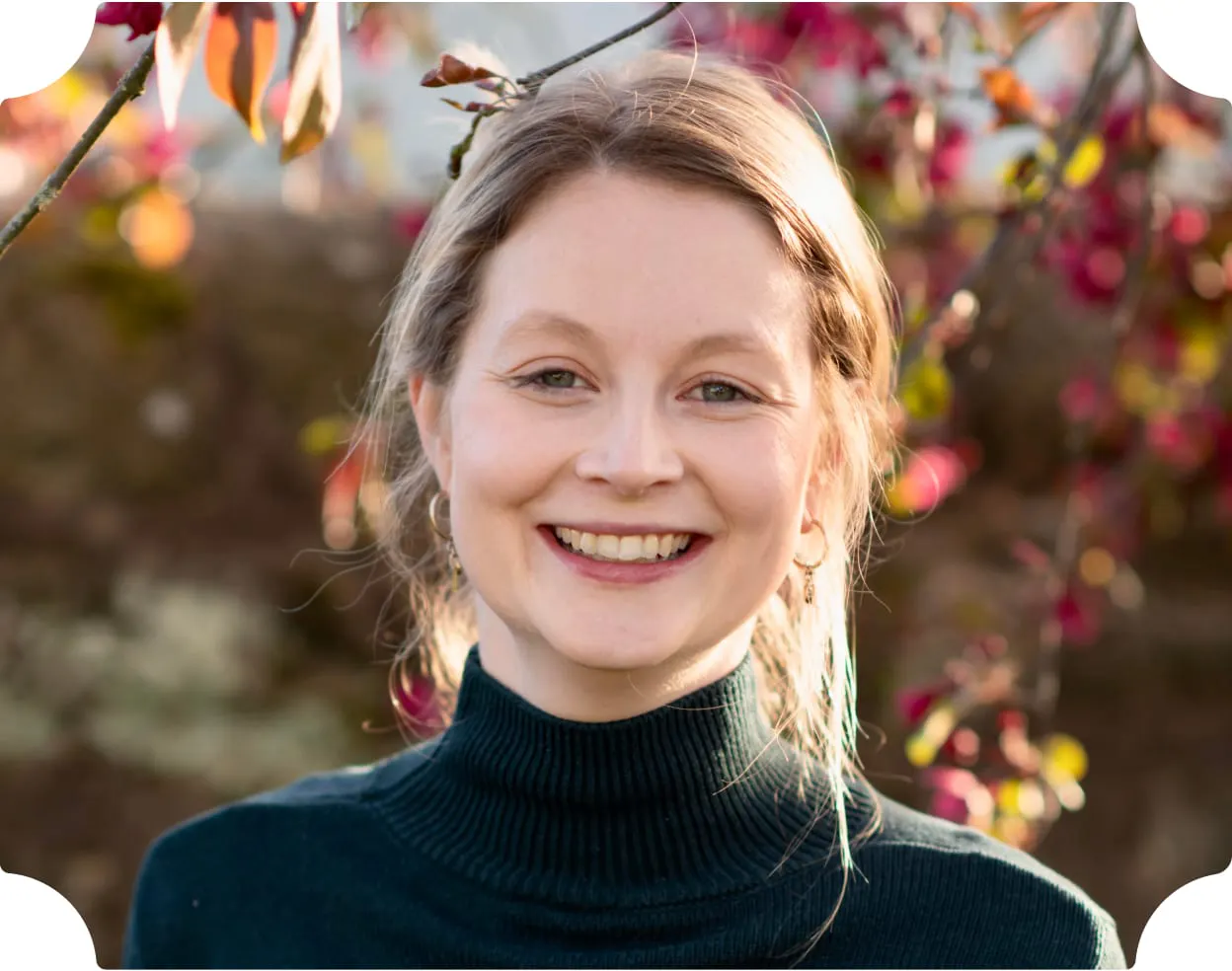 headshot of Rhiannon Lee 