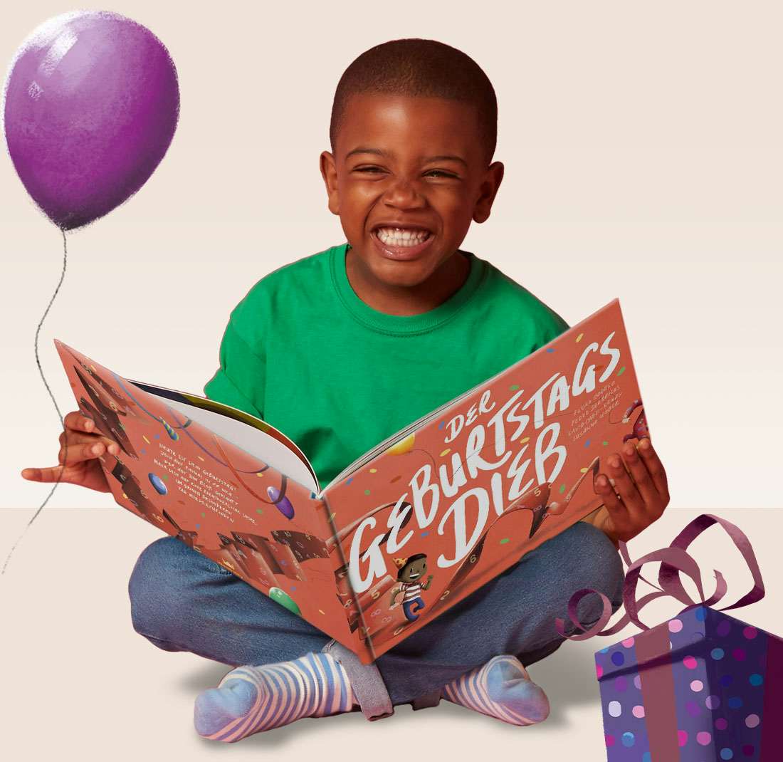Kind liest Der Geburtstagsdieb und lächelt