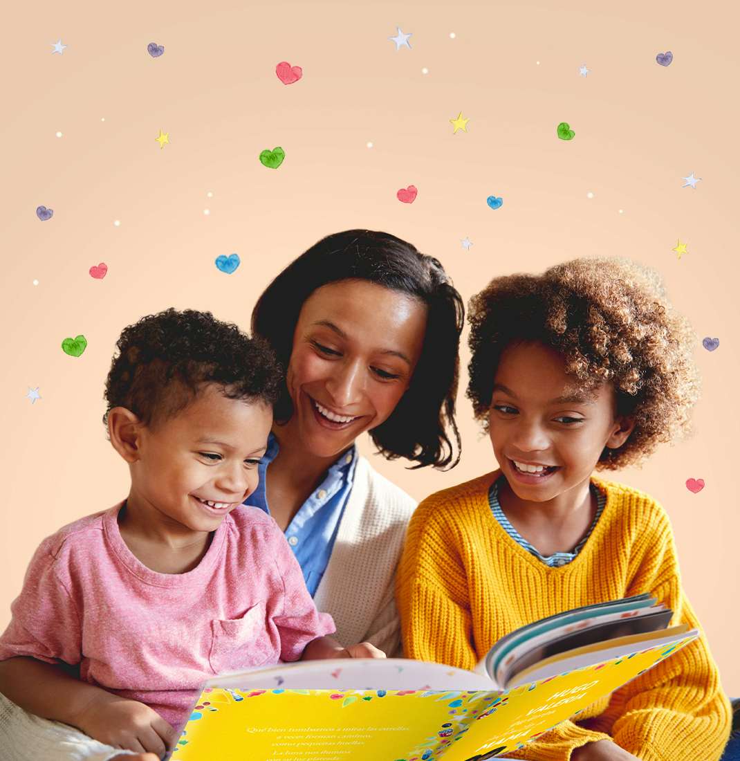 Familia leyendo “Quiero infinito a mamá”