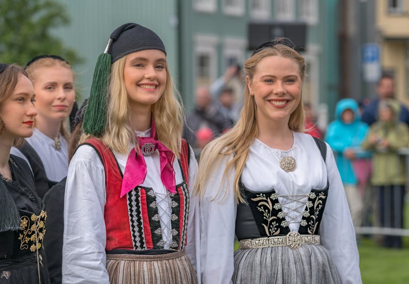 Young women wearing Icelandic traditional costumes