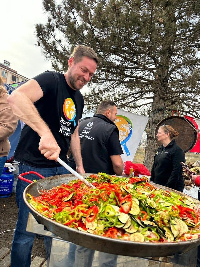 Porno plyaj tartibsizlik U bir metr uzunlikdagi shoxni ichkariga solib qoydi