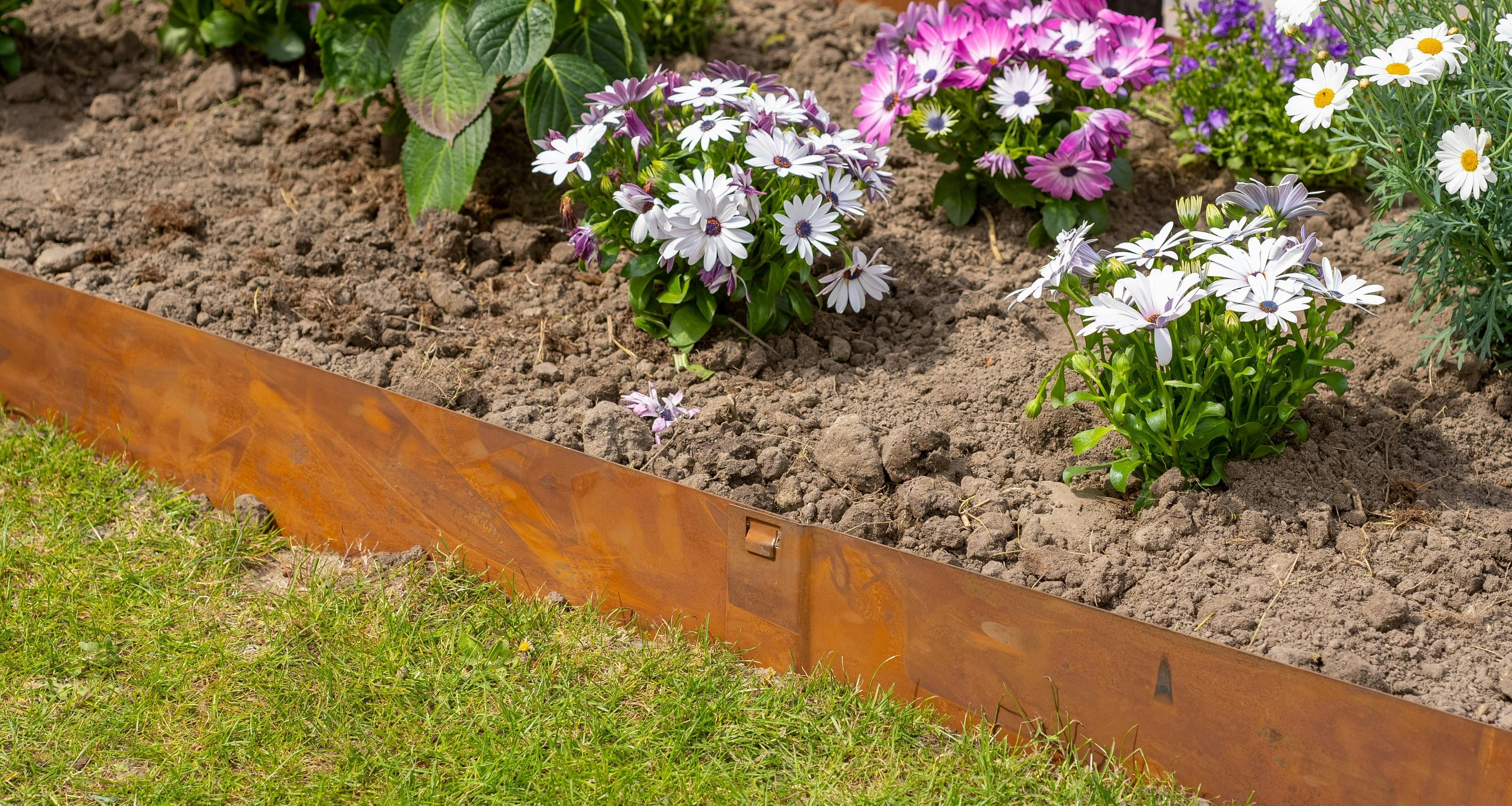 Comment installer des bordures de jardin en acier Corten?