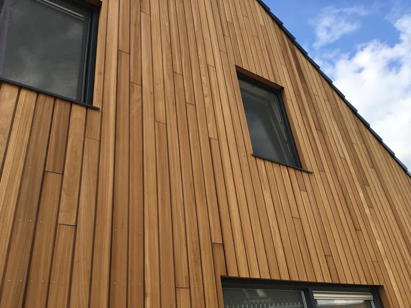 Thermisch modifiziertes Holz behandeln