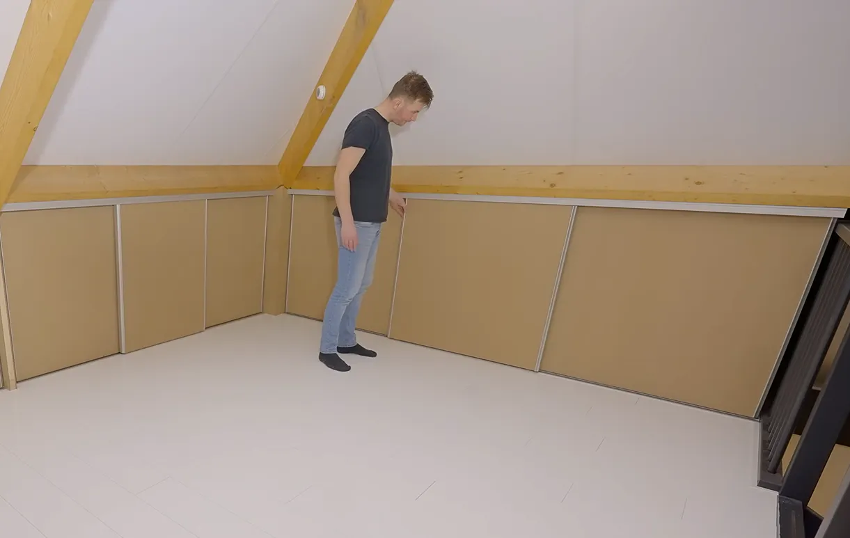 Knieschotten op zolder