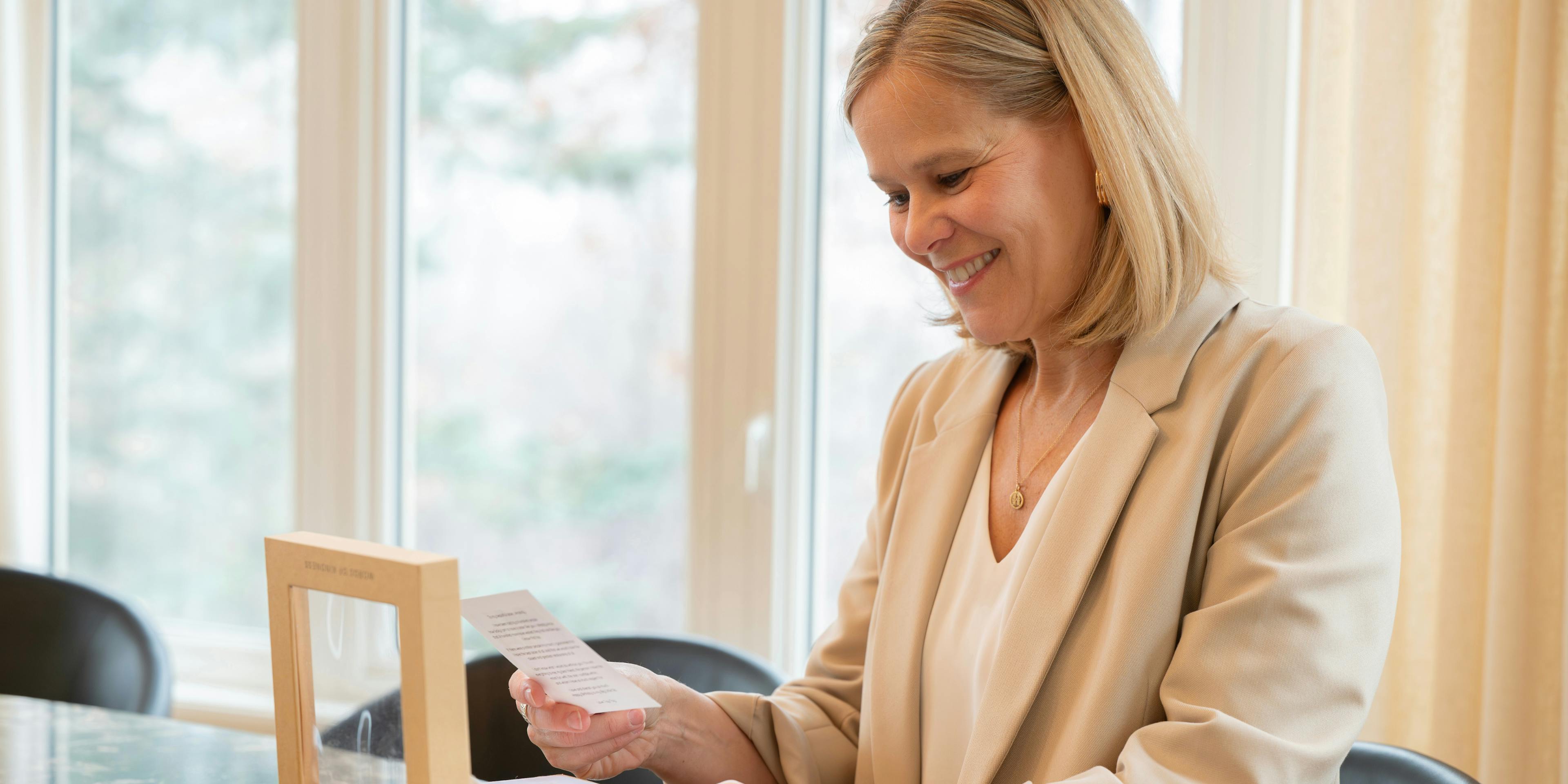 Professional opening corporate gift from colleagues, by Woxbox Gift