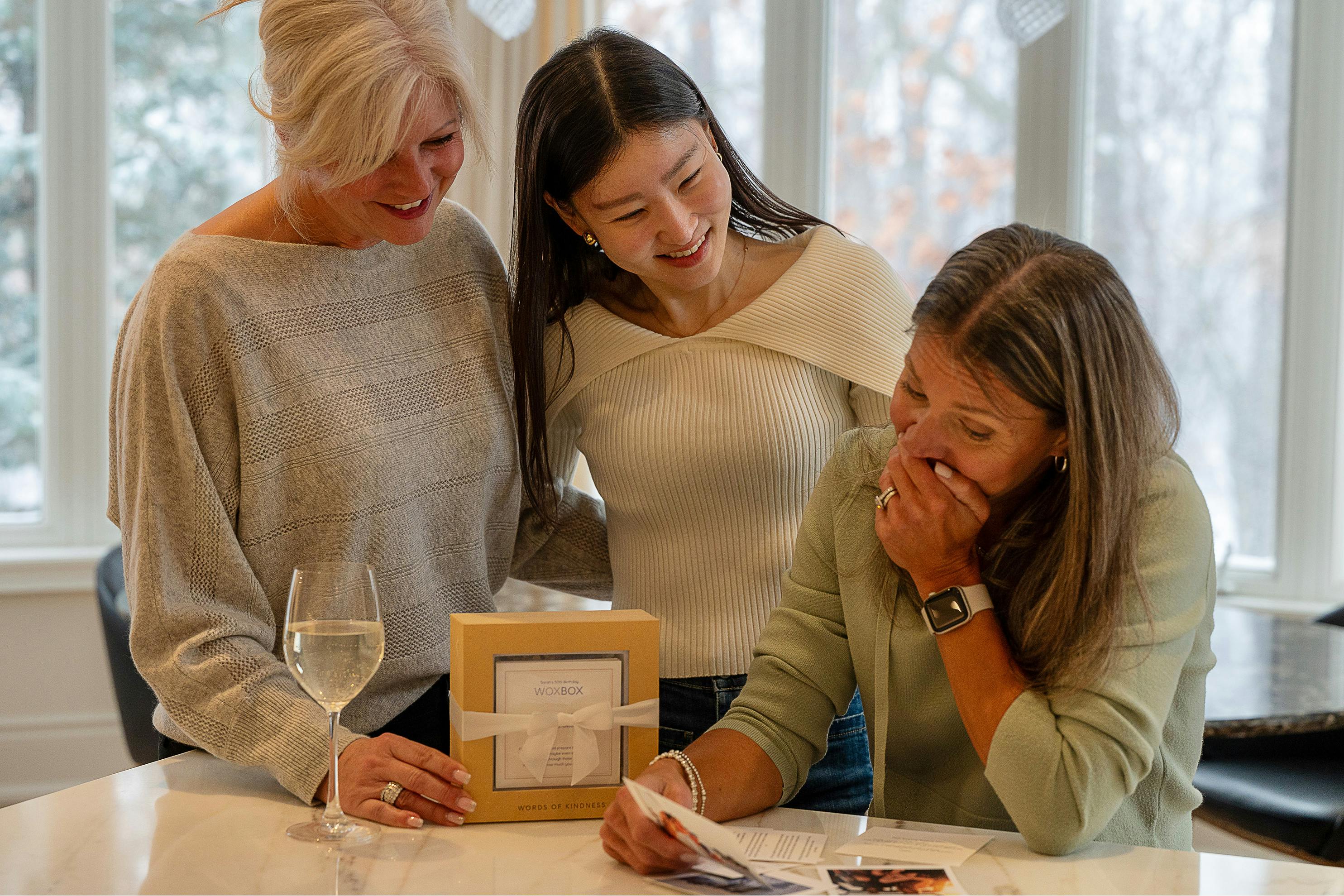 Woman reading the messages she received in her Woxbox gift