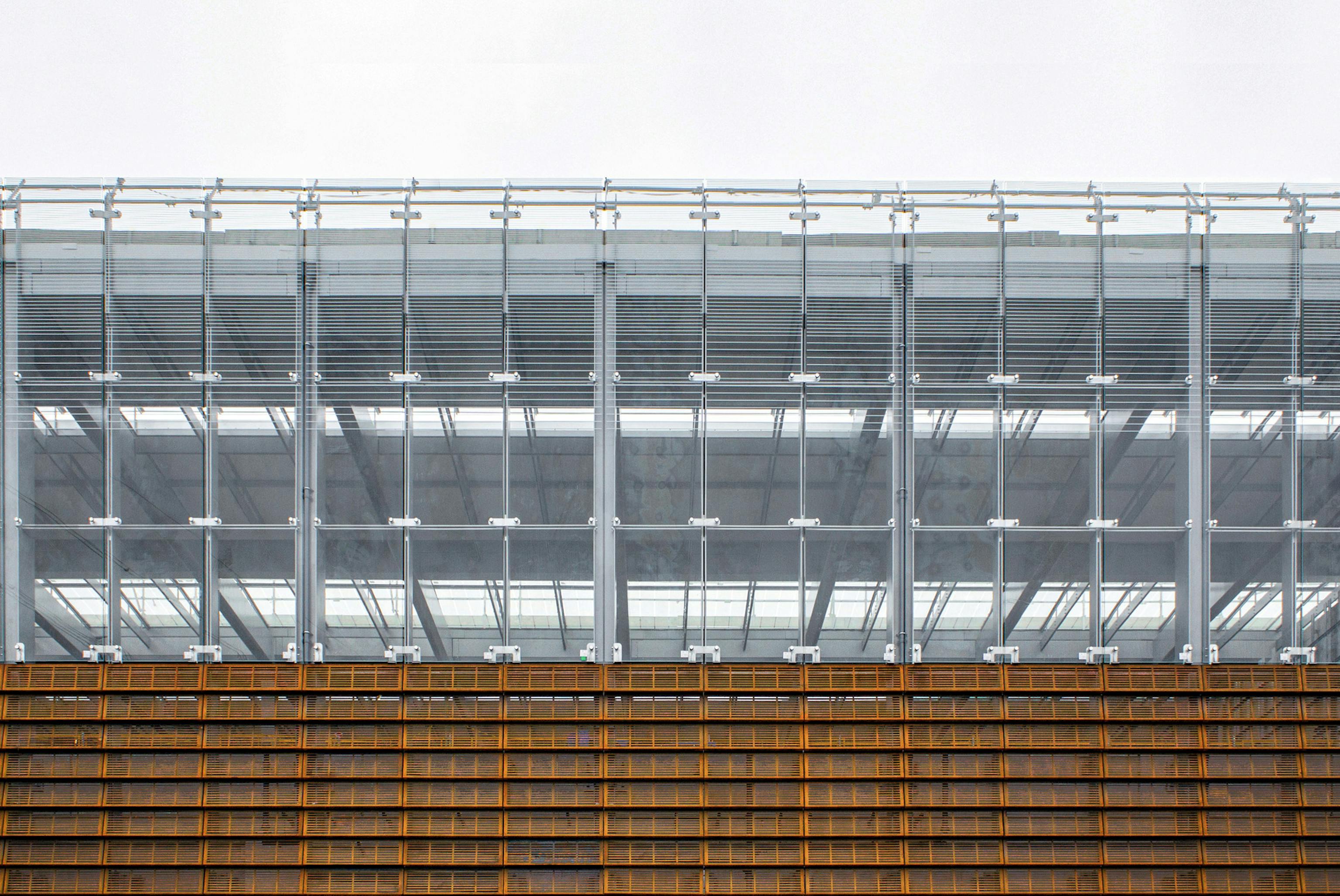 700 N10 website01