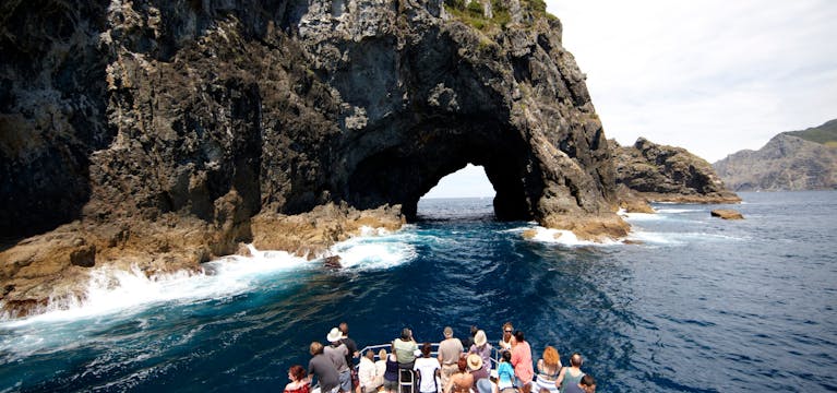 Bout tour going to Hole in the Rock, Bay of Islands, New Zealand.