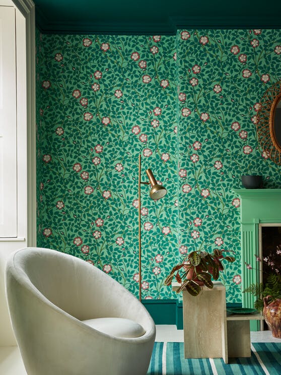 Green floral wallpaper (Briar Rose - Green Verditer) with deep green ceiling (Mid Azure Green) and baseboard in living room.