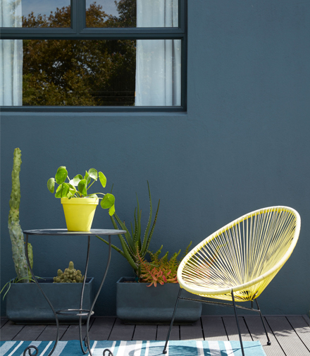 Donkerblauwe muurverf; luxueus en intiem