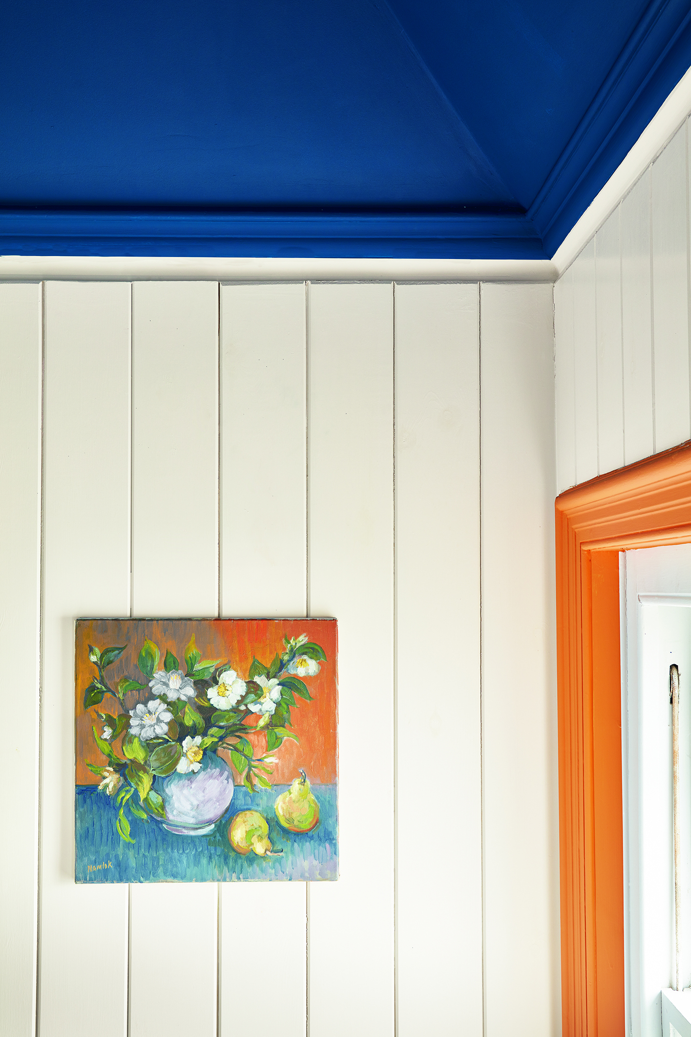 墙壁:弗林特236，天花板:深空蓝207，窗框:万寿菊209