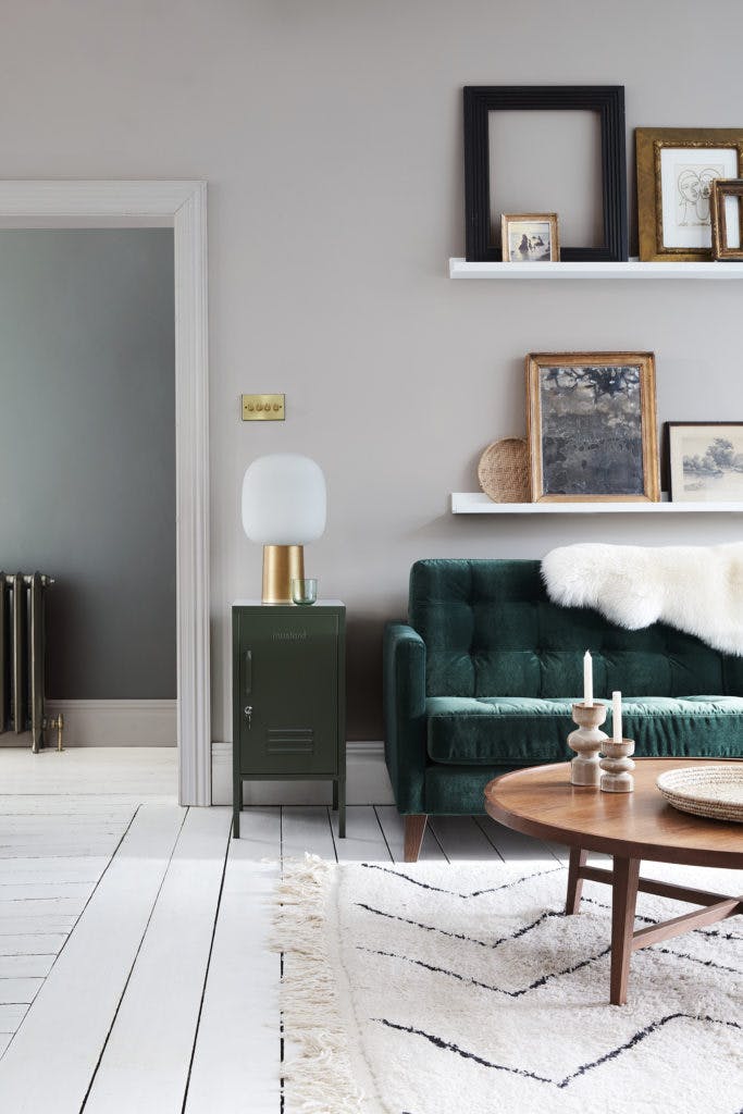 Wall: Livid 263, Wall (Front): French Grey 113, Woodwork: Loft White 222
