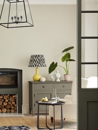 天花板和檐口:波特兰石-苍白155墙:波特兰石77抽屉:栏杆321火环绕和Crittall窗户:庞贝灰293