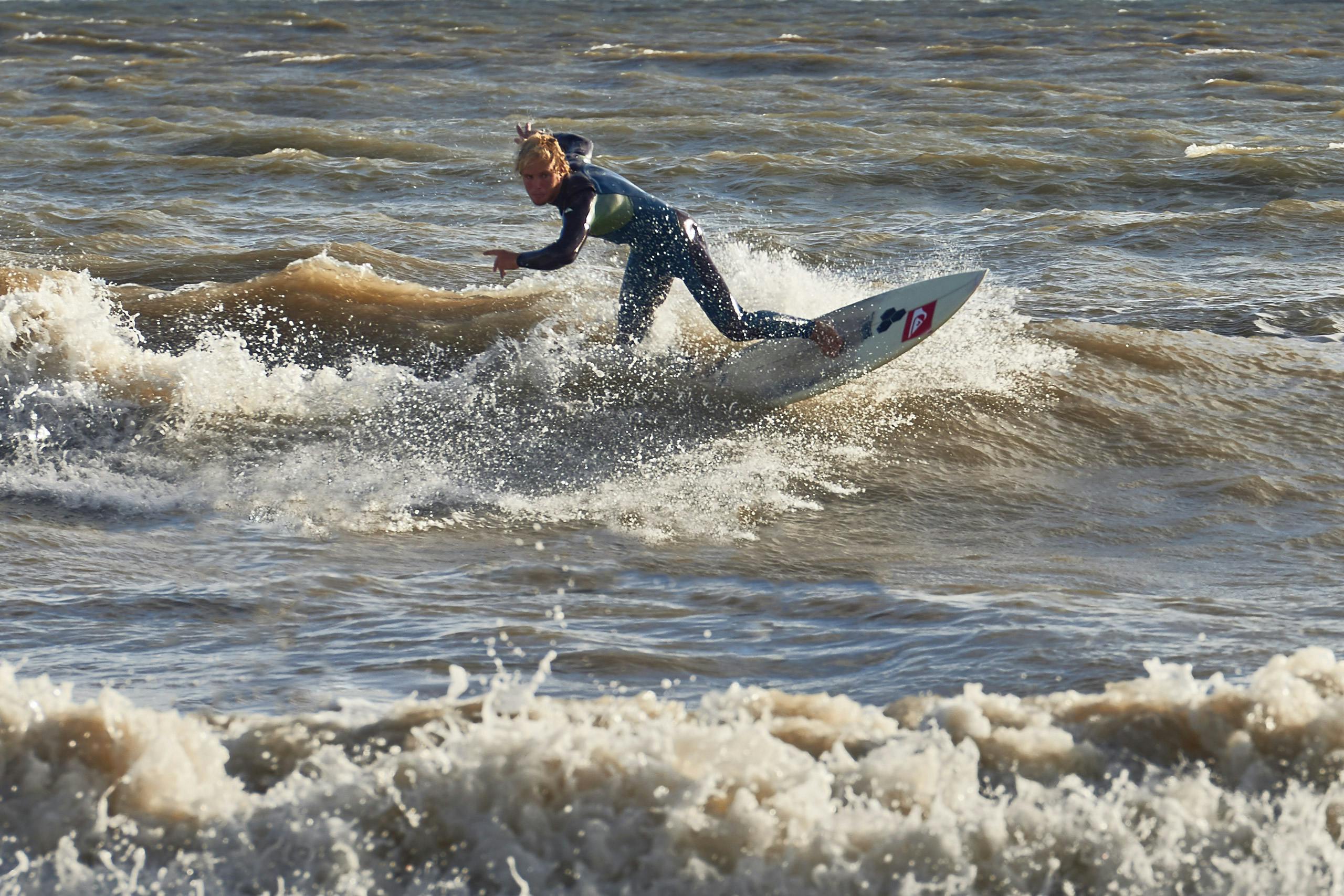 Surf action at Royan's Pontaillac beach, photography by Xavier Wendling
