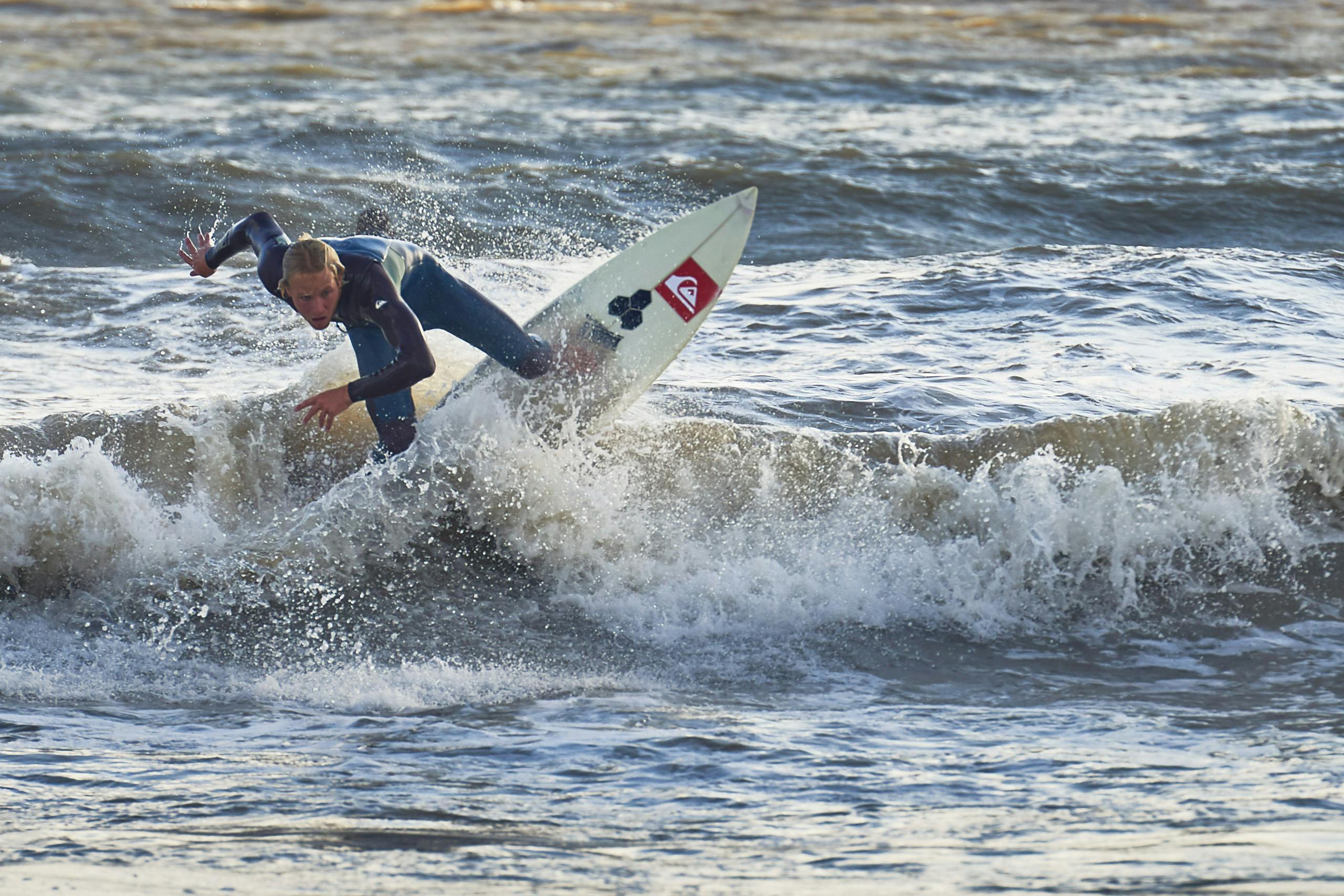 Surf action at Royan's Pontaillac beach, photography by Xavier Wendling