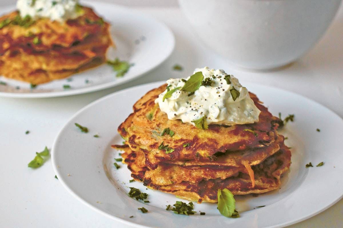 Kürbis Pfannkuchen mit Kräuter-Quark | XbyX