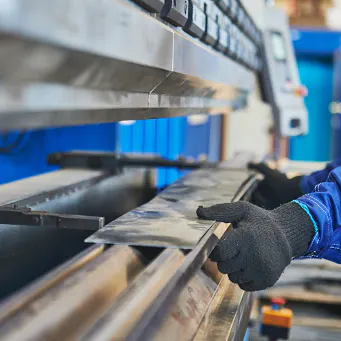 Sheet metal in hydraulic press brake. Image Credit: Shutterstock.com/Dmitry Kalinovsky