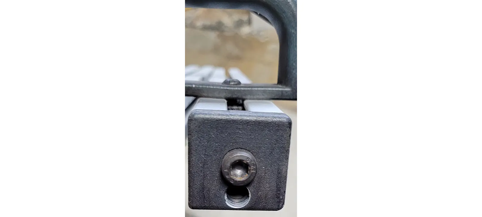A vacuum end cap for the PSPP