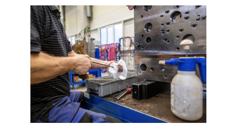 injection mold maintenance