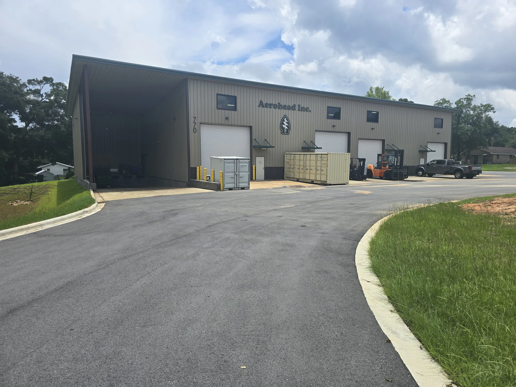 Aerohead Manufacturing Builds Its Reputation With a Solid Foundation From Xometry [photo of the exterior of Aerohead's manufacturing facility]