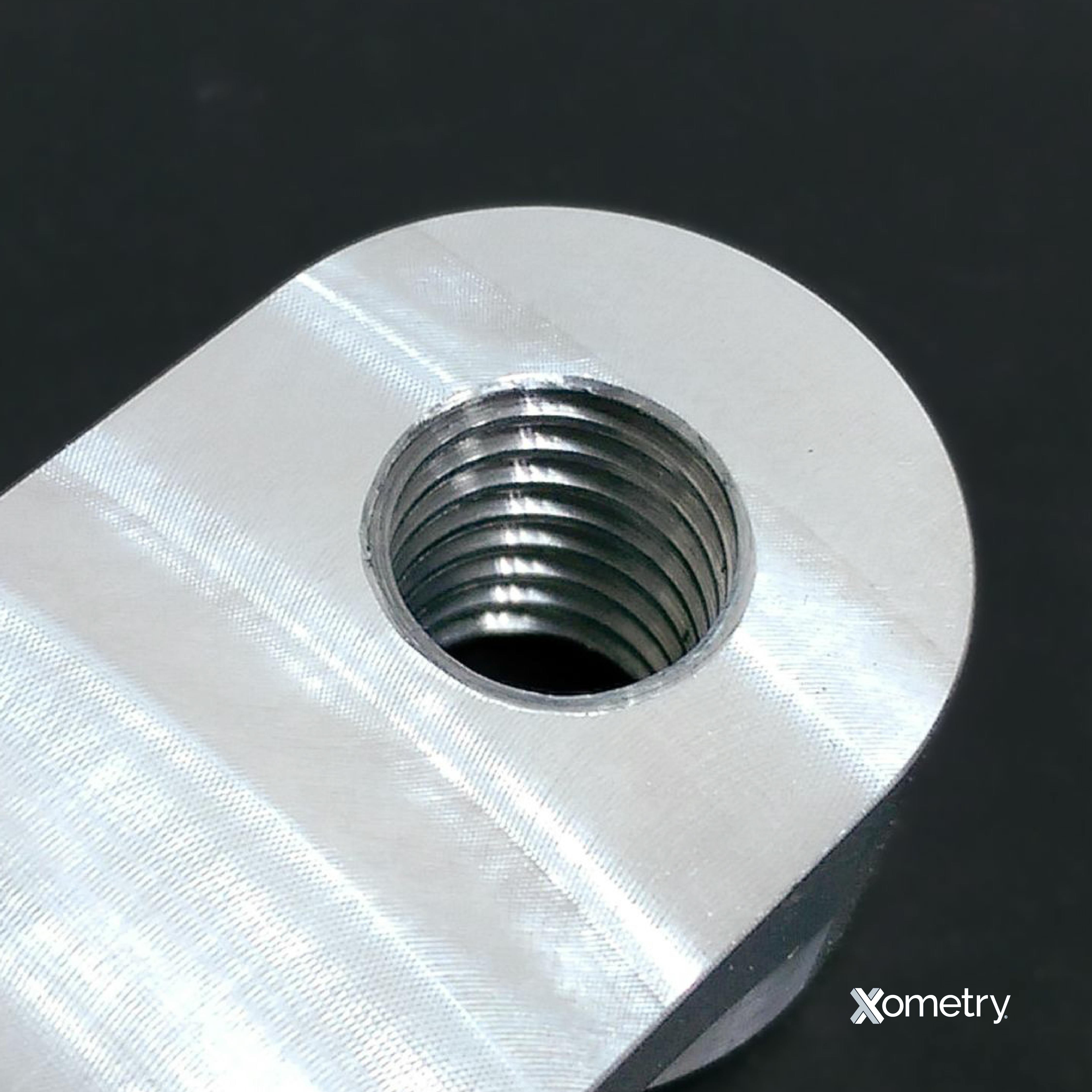 Thread milling on a Xometry part