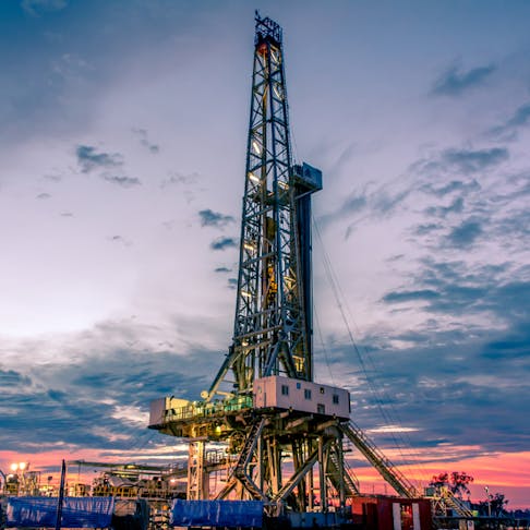 Onshoring land rig. Image Credit: Shutterstock.com/Pattadon Ajarasingh